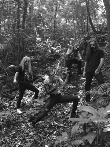 Velho: O mais puro suco de black metal nacional