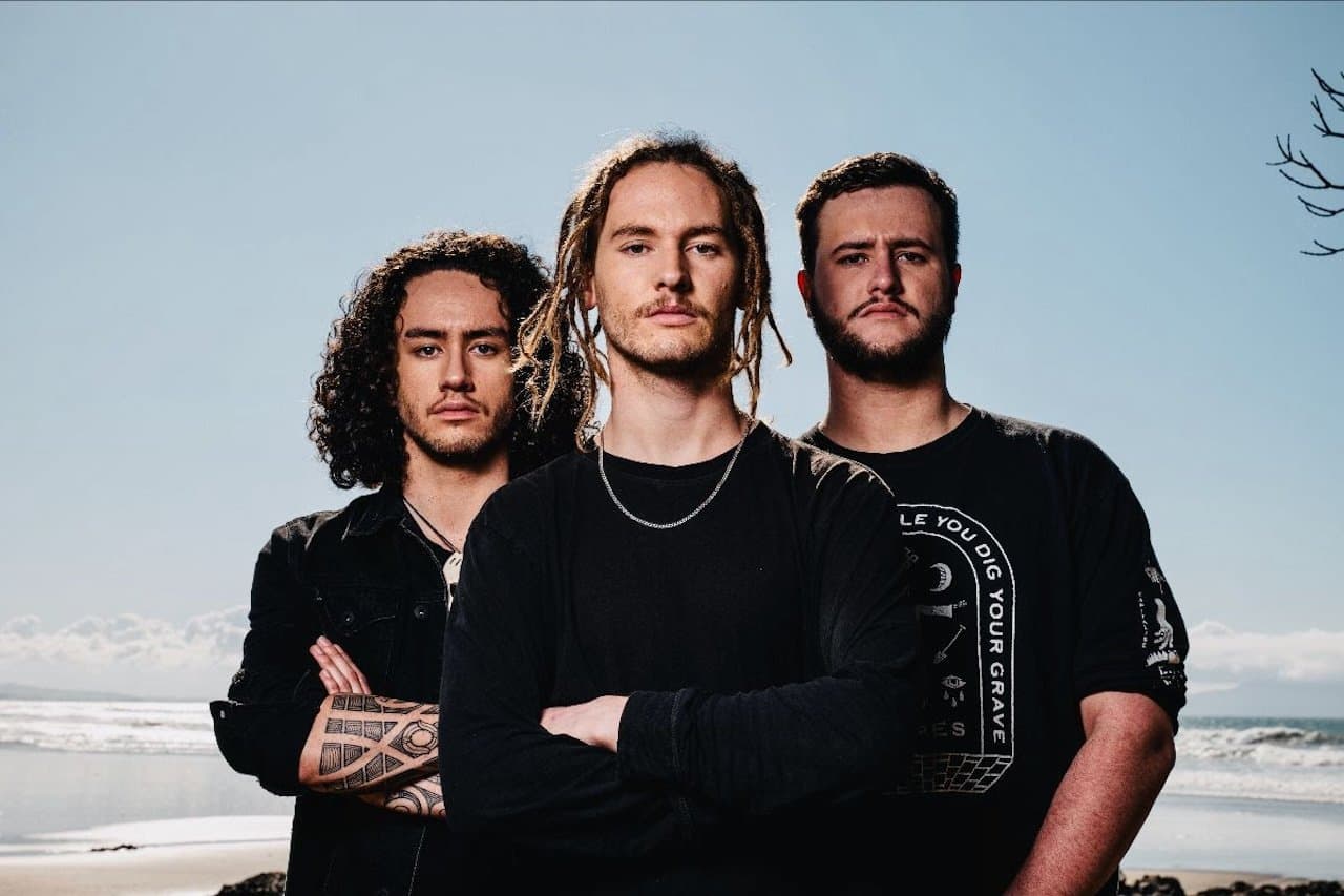 RANDY BLYTHE DO LAMB OF GOD SE JUNTA AO ALIEN WEAPONRY EM NOVO CLIPE “TANIWHA”