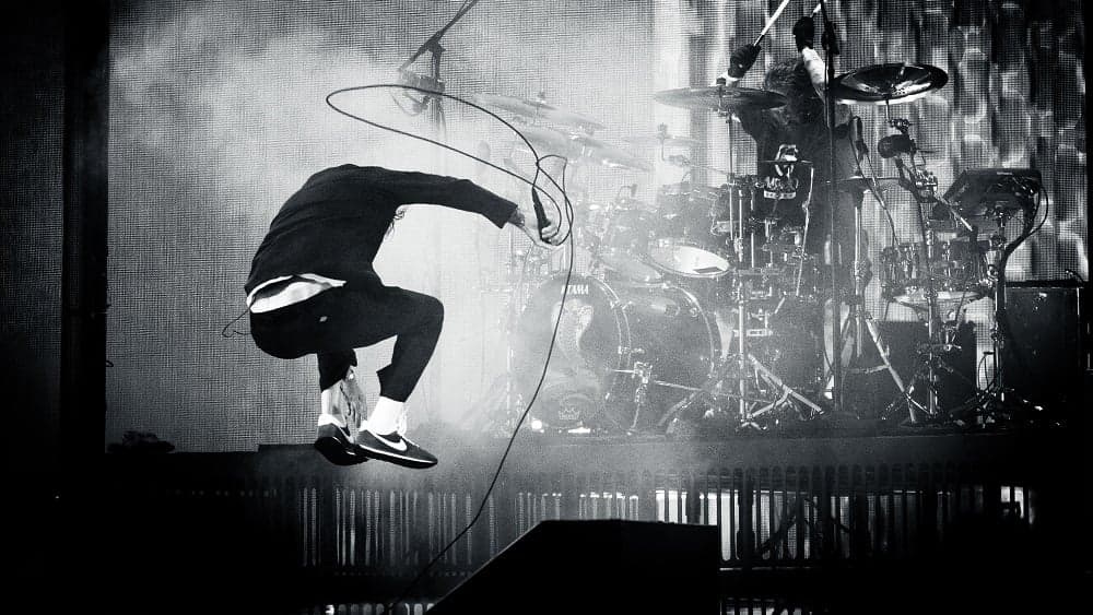 DEFTONES Servem um Gole Gelado de Seu Novo Single “milk of the madonna”