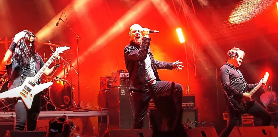 Assista GUS G. Tocar “Roll The Fire” com Roy Khan e Tore Østby no Rock Hard Festival Grécia 2025
