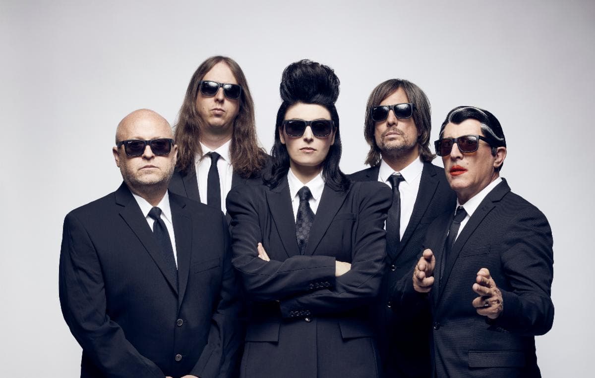 PUSCIFER Lança Coletânea “In Case You Were Napping” e Sinaliza Novo Álbum Para 2026
