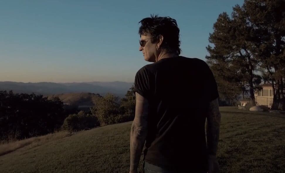 Tommy Lee (Mötley Crüe): “Tentar viver a visão do público sobre você 24 horas por dia, 7 dias por semana, simplesmente não funciona”