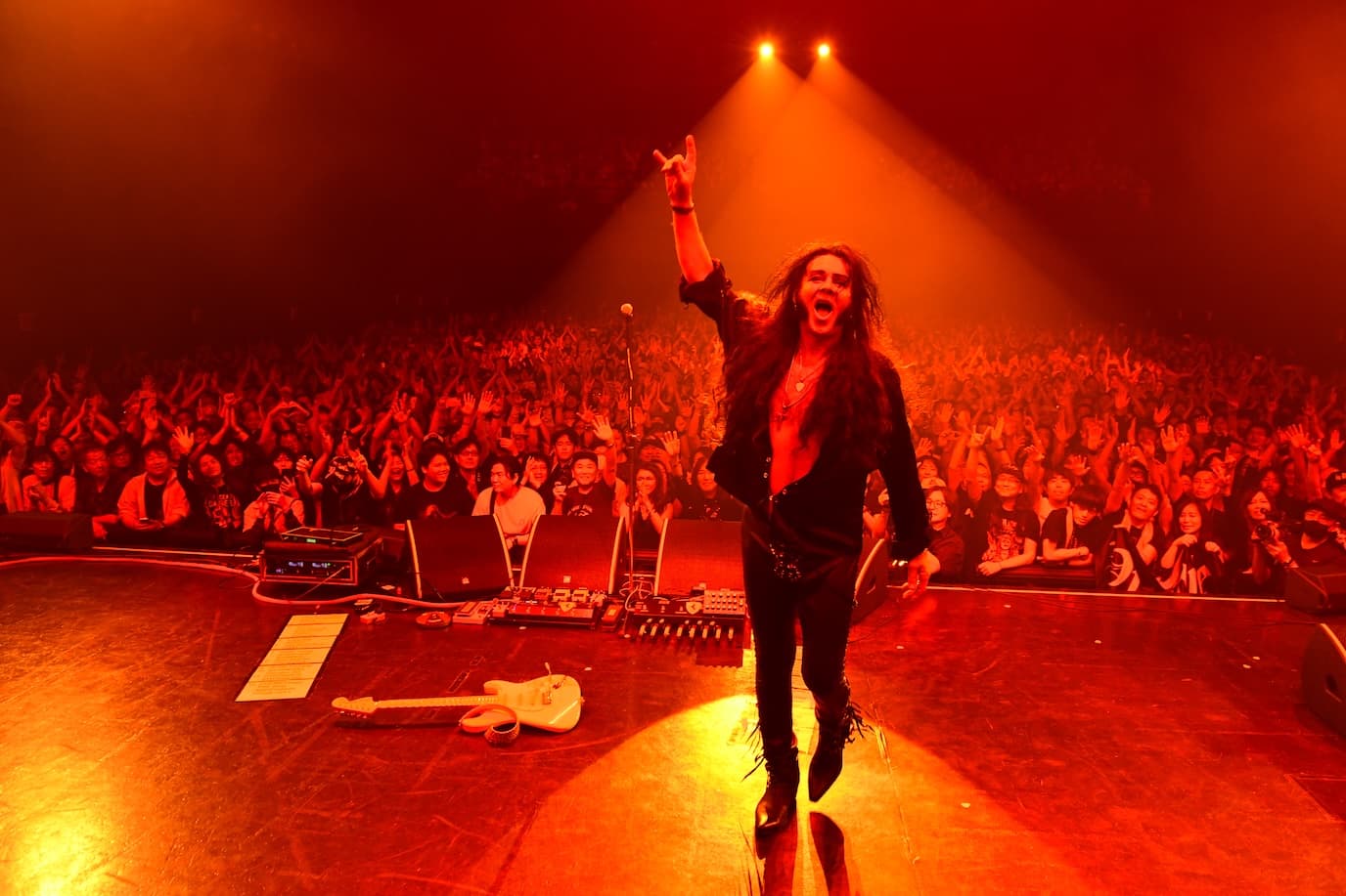 Yngwie Malmsteen lança Tokyo Live: quatro décadas de virtuosismo em estado puro