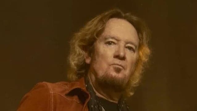 Adrian Smith (Iron Maiden) critica redes sociais e alerta sobre o uso de IA na música: ‘É Como o Começo do Fim’