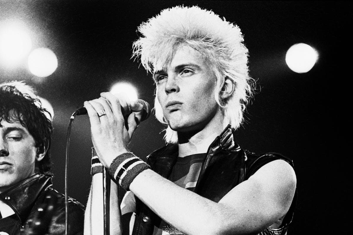 🇬🇧 Billy Idol Explica Uso da Suástica no Punk Rock como Performance Artística