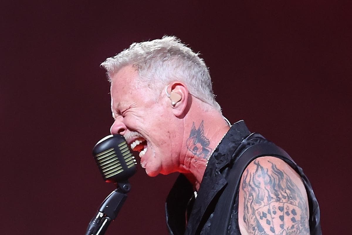 James Hetfield revela quais são as duas músicas mais difíceis do Metallica para ele tocar e cantar ao mesmo tempo