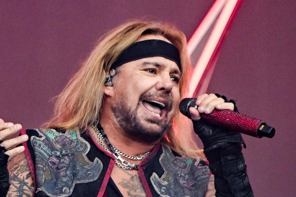 Residência do Motley Crue Reagendada devido à Saúde de Vince Neil