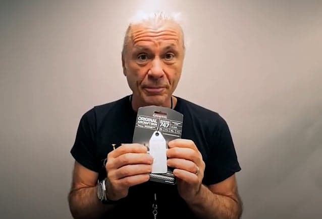 Assista: BRUCE DICKINSON fala sobre o avião do IRON MAIDEN ser desmontado e colocado à venda.