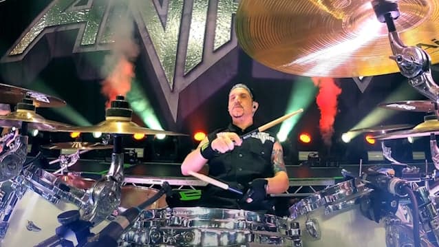 ANTHRAX retoma gravação do novo álbum: “Está no forno e cozinhando”, diz Charlie Benante