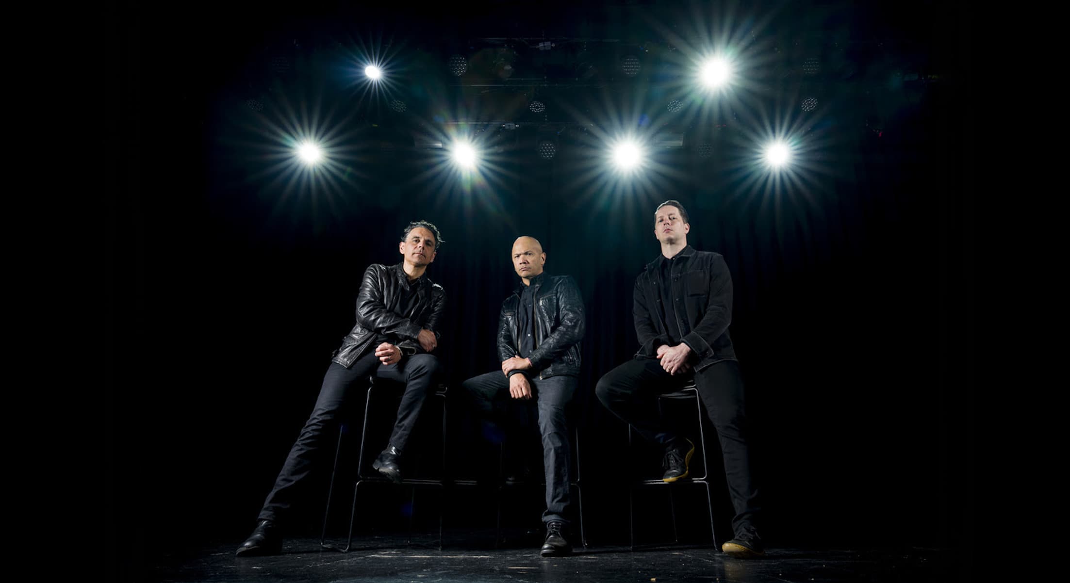 DANKO JONES Anuncia Novo Álbum “Leo Rising” para Novembro com Guitarras Ensurdecedoras e Atitude Imparável