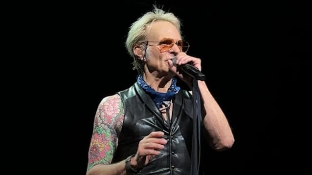 David Lee Roth zomba de Sammy Hagar e seu “fantasma” de Eddie Van Halen