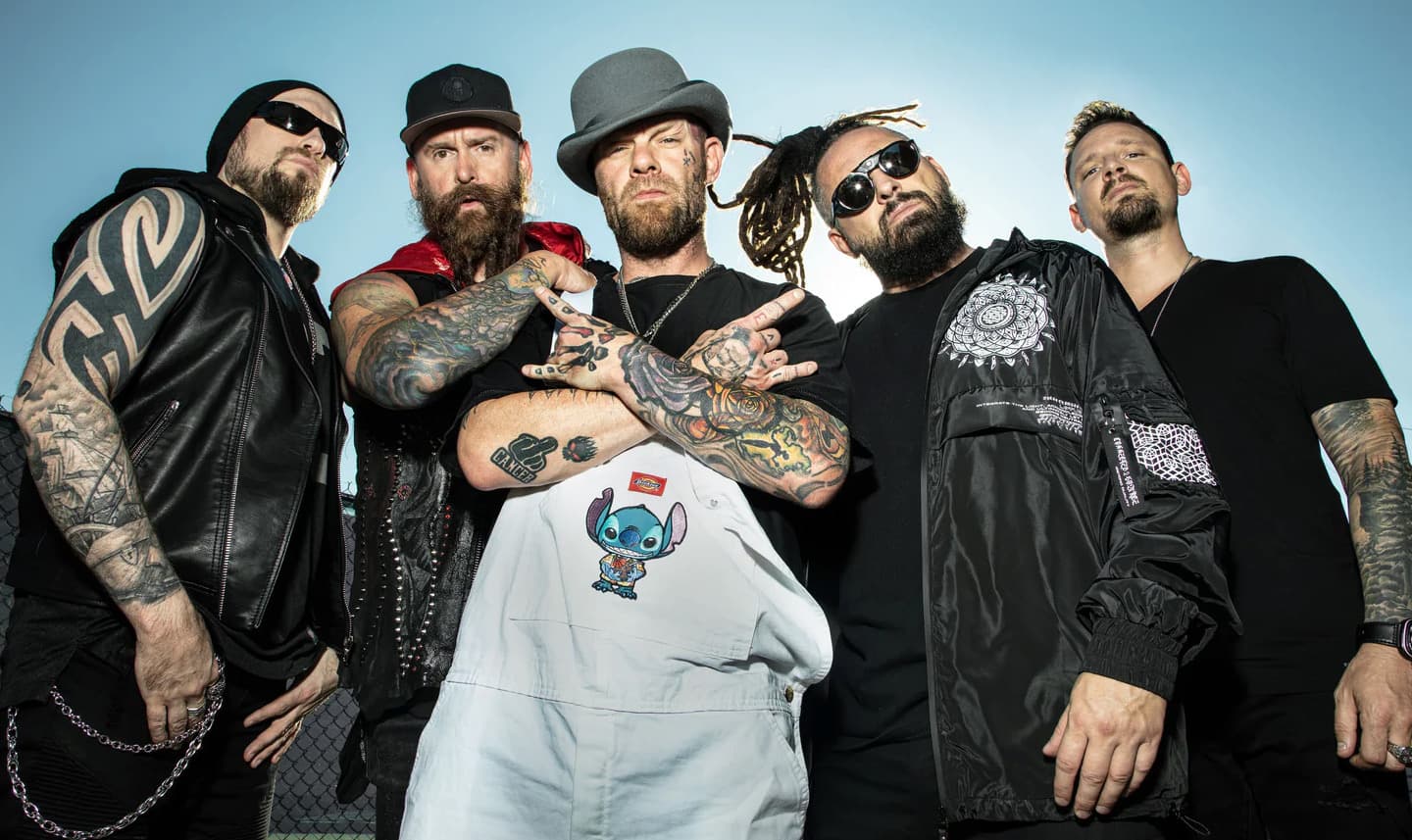 FIVE FINGER DEATH PUNCH Une Forças com BABYMETAL em Nova Versão de “The End”