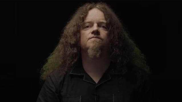 Fredrik Åkesson, do Opeth, revela detalhes sobre seu aguardado álbum solo e participação especial de BIFF BYFORD do SAXON.