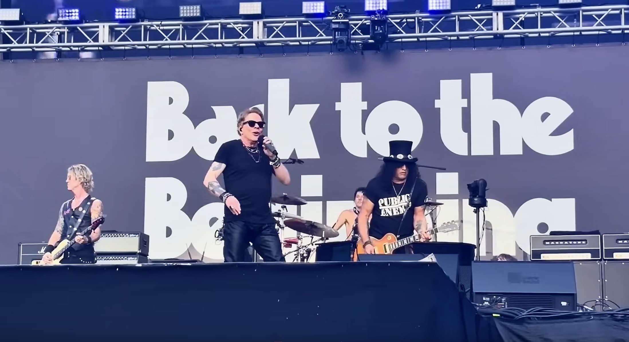 Ex-empresário do GUNS N’ ROSES critica performance de Axl Rose: “É complicado para mim emocionalmente”