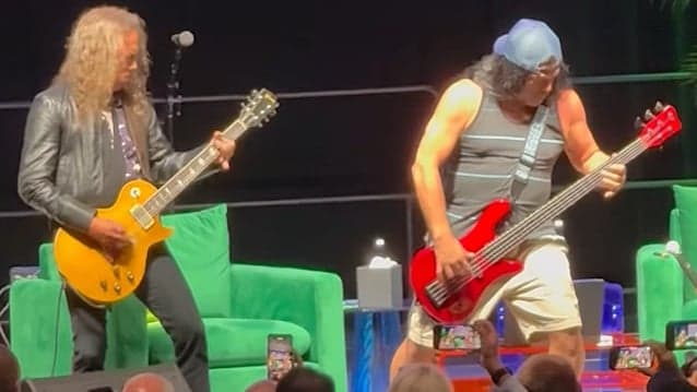 KIRK HAMMETT É SURPREENDIDO POR TRUJILLO EM JAM NA TURNÊ DO LIVRO “THE COLLECTION: LIVE” EM TAMPA