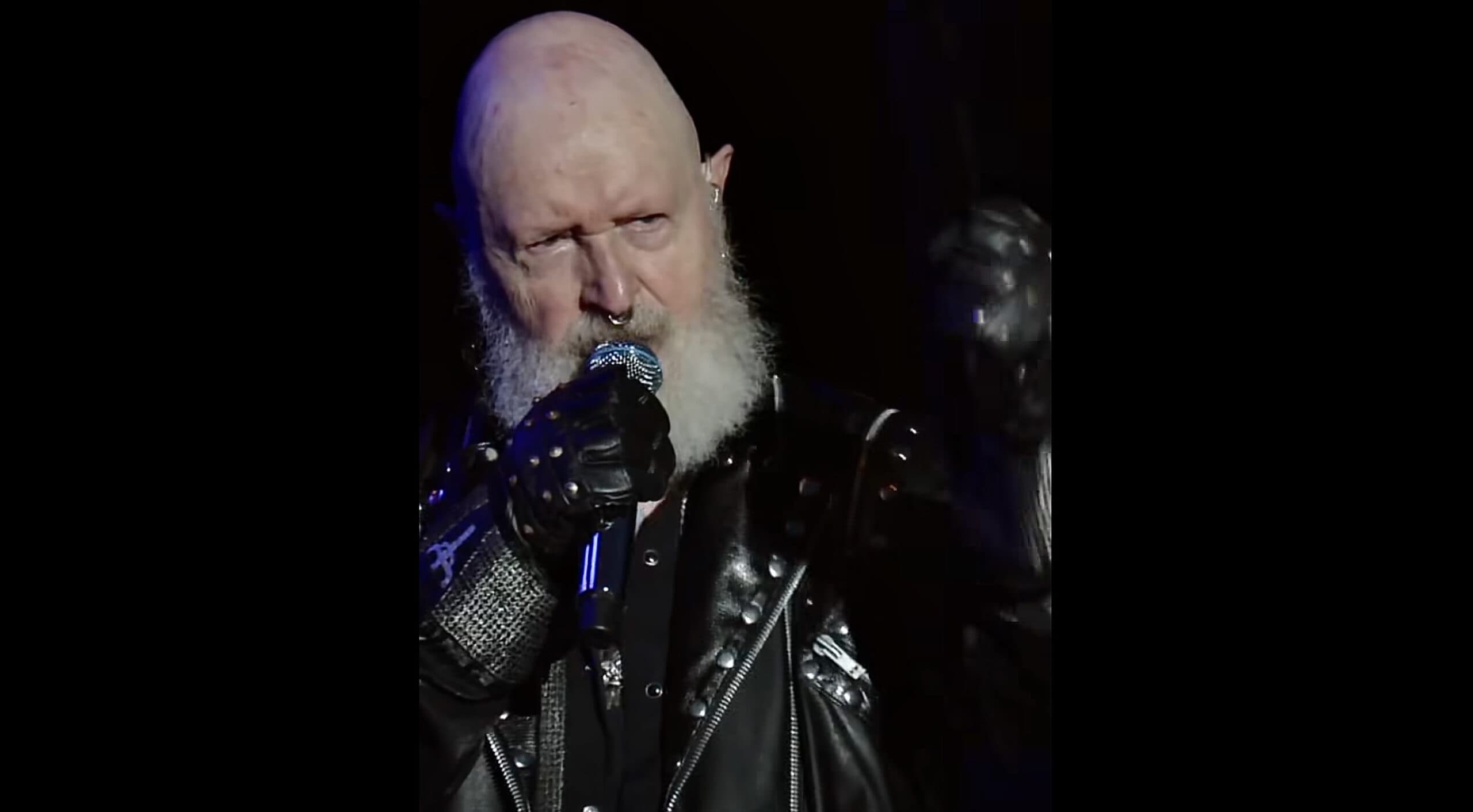 JUDAS PRIEST presta tributo a Ozzy Osbourne com “Giants In The Sky”: “Ele queria que estivéssemos juntos”
