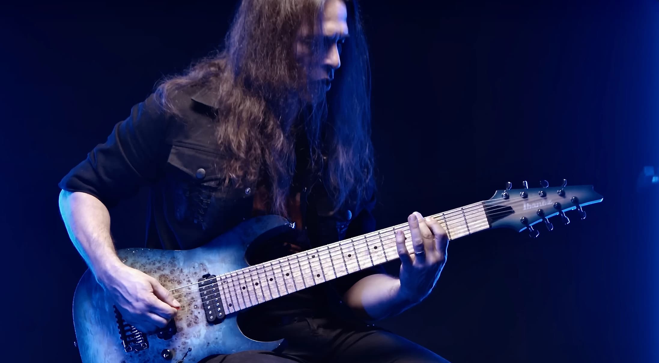 KIKO LOUREIRO QUEBRA O SILÊNCIO SOBRE DEPRESSÃO PÓS-SHOW ANTES DE TURNÊ COM MARTY FRIEDMAN