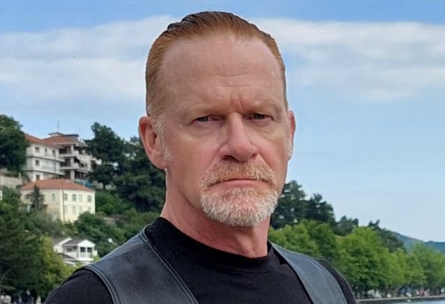 MATT BARLOW (EX-ICED EARTH) FAZ APELO À UNIÃO: “EU GOSTARIA QUE MAIS MÚSICOS NÃO TENTASSEM ALIENAR SEUS FÃS”