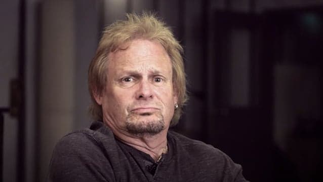 MICHAEL ANTHONY: “O ÚNICO ARREPENDIMENTO QUE TENHO É COMO AS COISAS TERMINARAM COM O VAN HALEN”