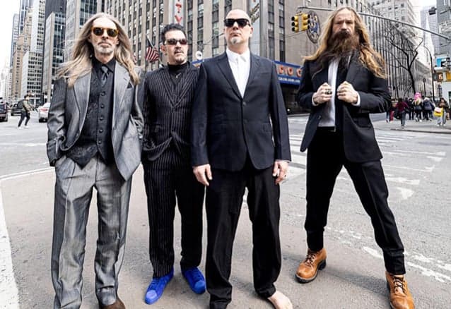 PANTERA e AMON AMARTH anunciam mega turnê nos EUA com convidados pesados em 2025
