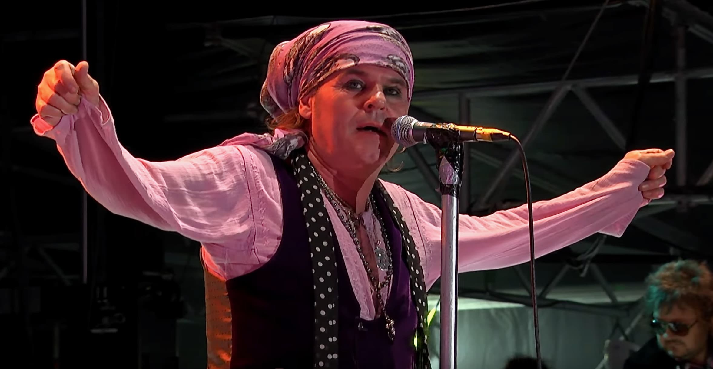 Spike reforça liderança no The Quireboys e lança novo clipe “Happy” com formação clássica