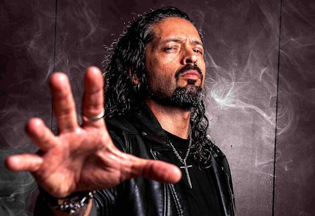 Ronnie Romero Anuncia Novo Álbum Solo Backbone — Heavy Metal Puro com Convidados de Peso