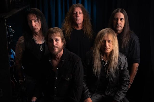 O novo álbum do SAVATAGE terá um som “clássico”, “Não haverá nada que surpreenda ninguém”