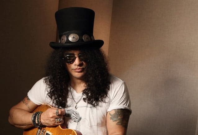 SLASH se une ao Halloween Horror Nights 2025 com nova trilha sonora, bar temático e terror personalizado no Universal Studios Hollywood