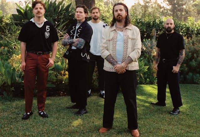 THE DEVIL WEARS PRADA Lança Novo Single e Vídeo “So Low”; Novo Álbum Flowers Chega em Novembro